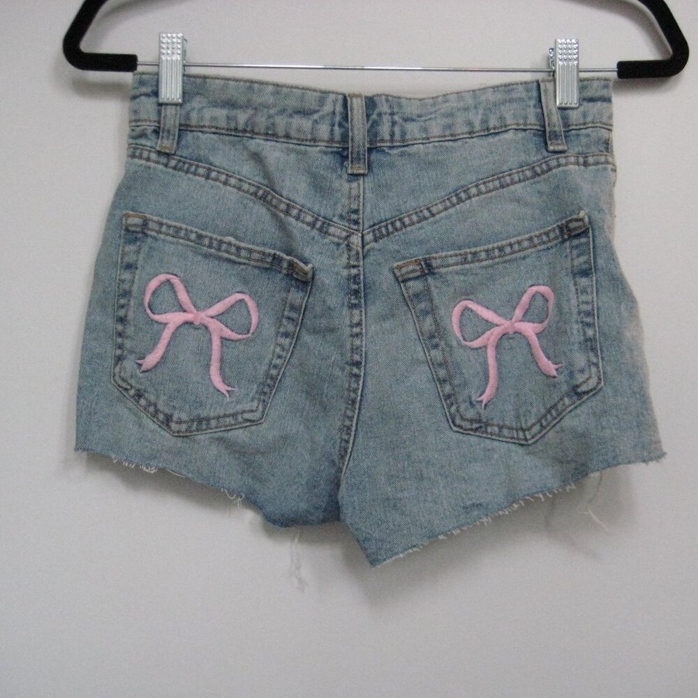 Refuge distressed jean short with bow embroidery on pockets